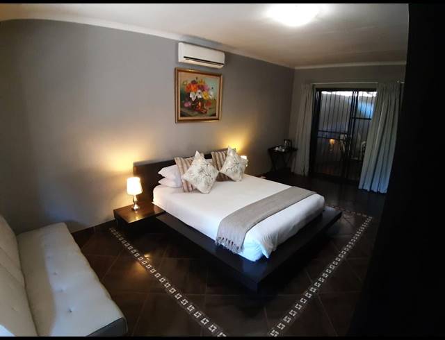 M² LODGE FOR SALE IN ZEERUST